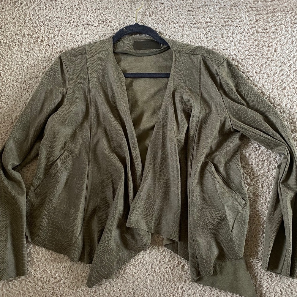Green short cardigan